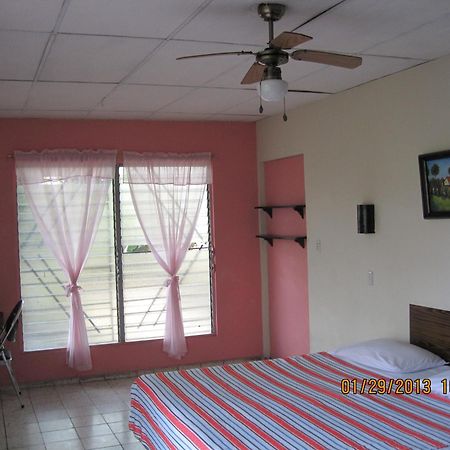 סאן סלבדור Hostal Dona Marta מראה חיצוני תמונה