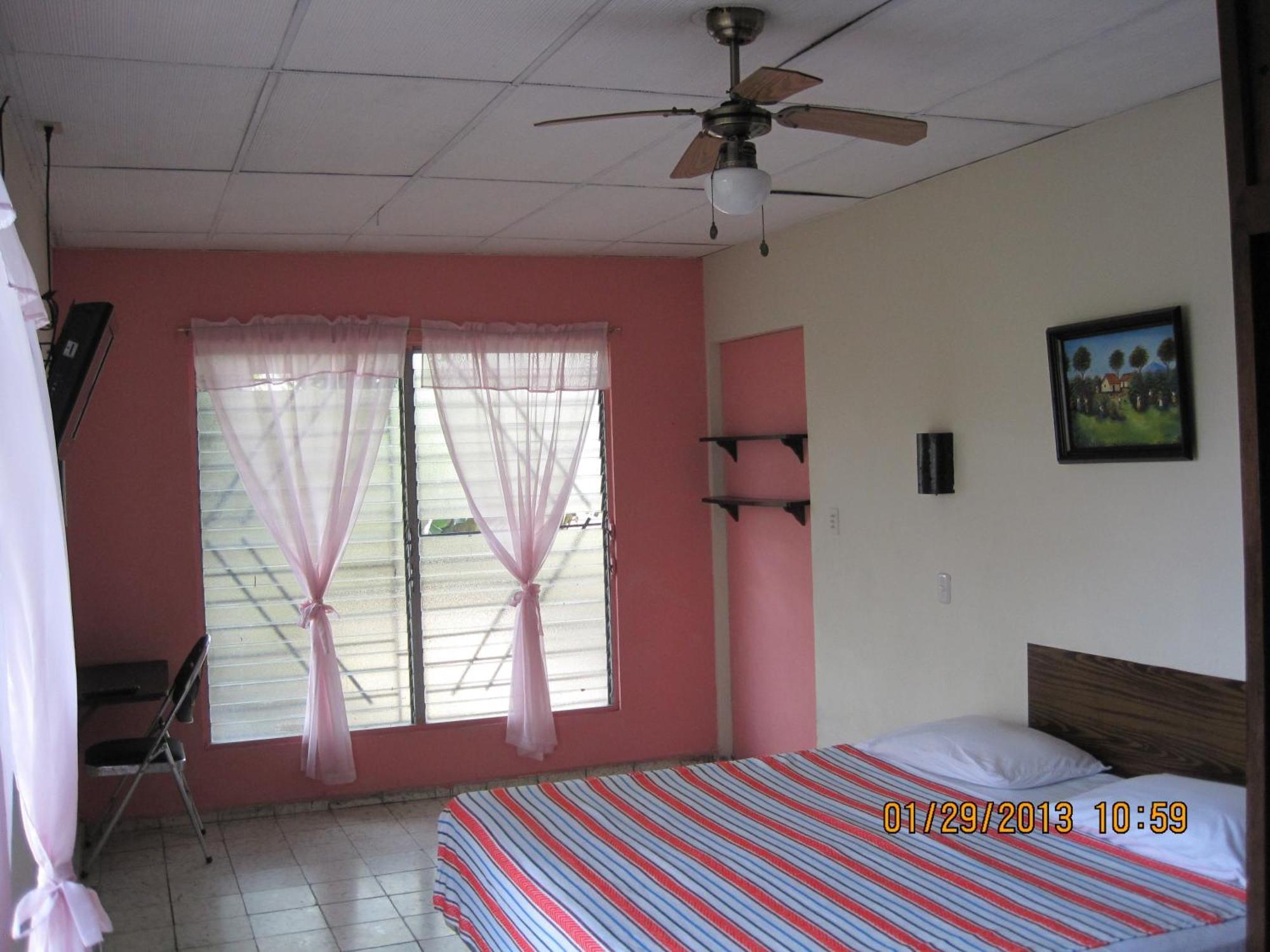 סאן סלבדור Hostal Dona Marta מראה חיצוני תמונה
