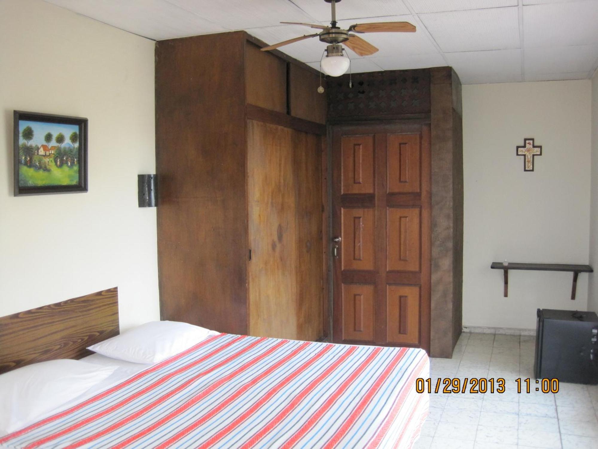 סאן סלבדור Hostal Dona Marta מראה חיצוני תמונה