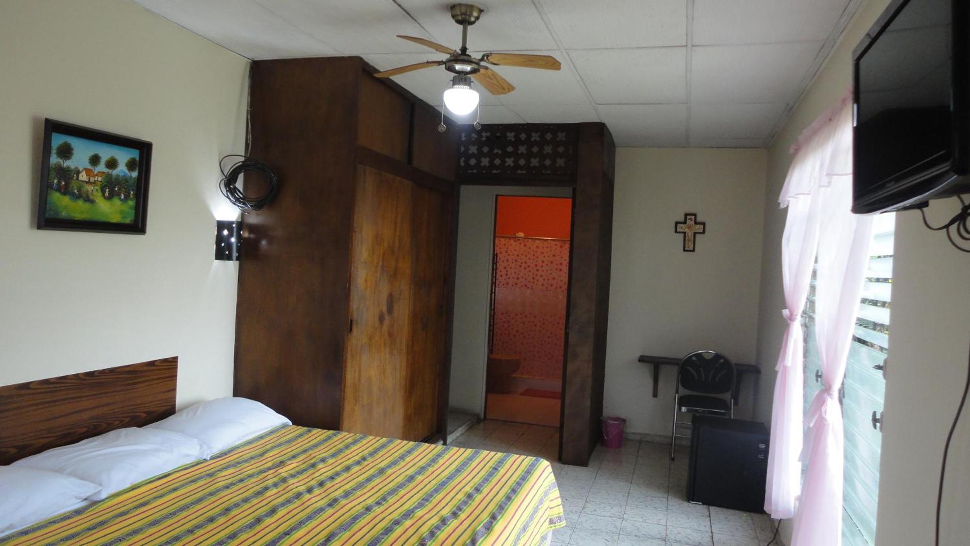 סאן סלבדור Hostal Dona Marta מראה חיצוני תמונה