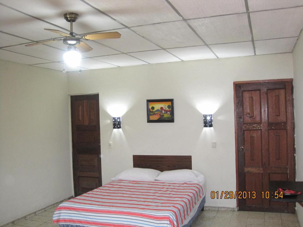 סאן סלבדור Hostal Dona Marta חדר תמונה