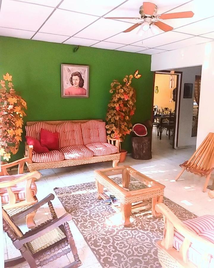 סאן סלבדור Hostal Dona Marta מראה חיצוני תמונה