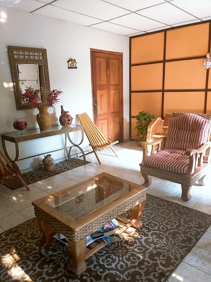 סאן סלבדור Hostal Dona Marta מראה חיצוני תמונה